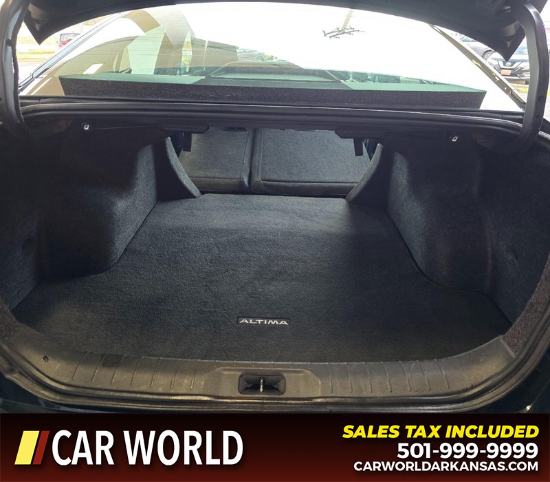 Nissan Altima Vehicle Full-screen Gallery Image 14