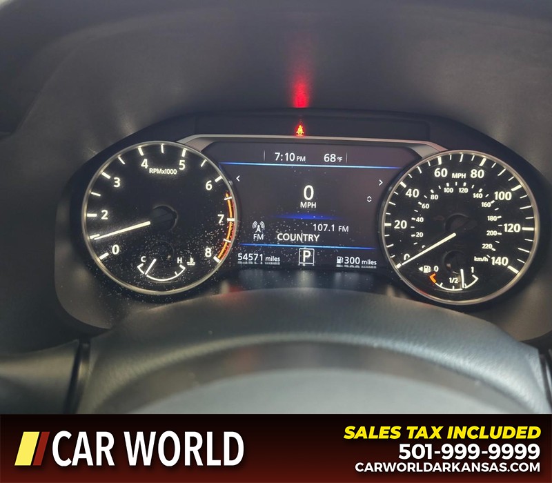 Nissan Altima Vehicle Full-screen Gallery Image 17