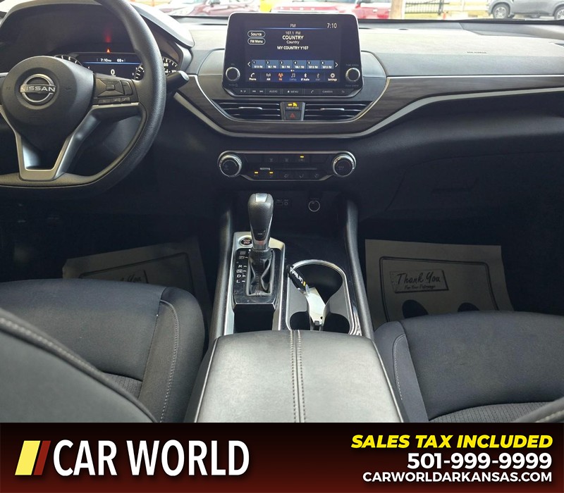 Nissan Altima Vehicle Full-screen Gallery Image 18