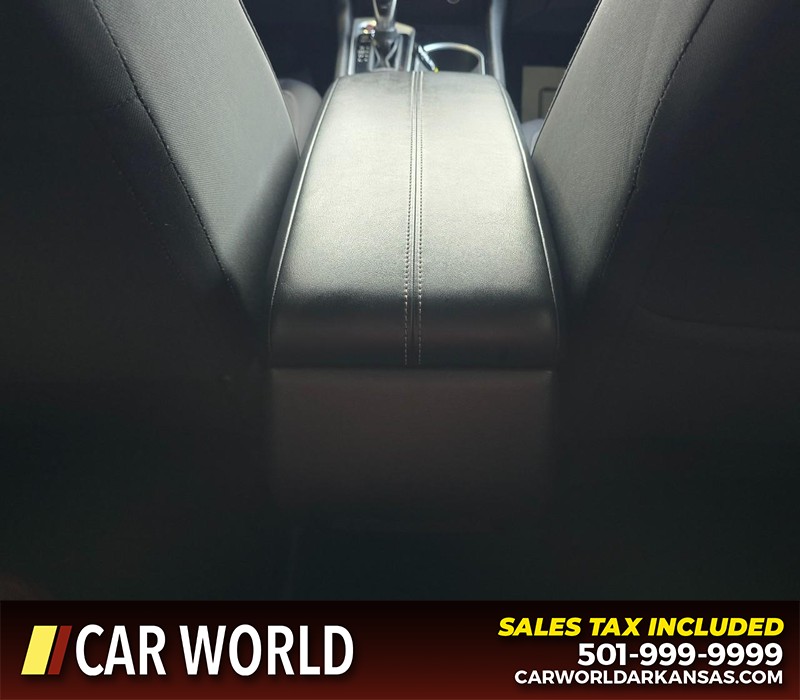 Nissan Altima Vehicle Full-screen Gallery Image 19