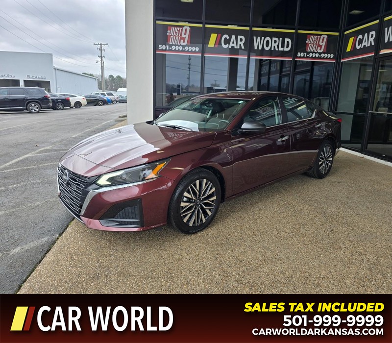 Nissan Altima Vehicle Full-screen Gallery Image 3