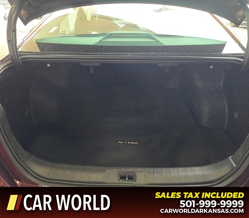 Nissan Altima Vehicle Full-screen Gallery Image 13