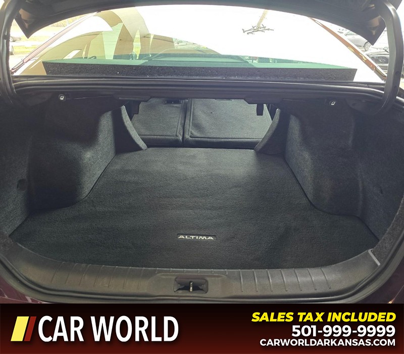Nissan Altima Vehicle Full-screen Gallery Image 14