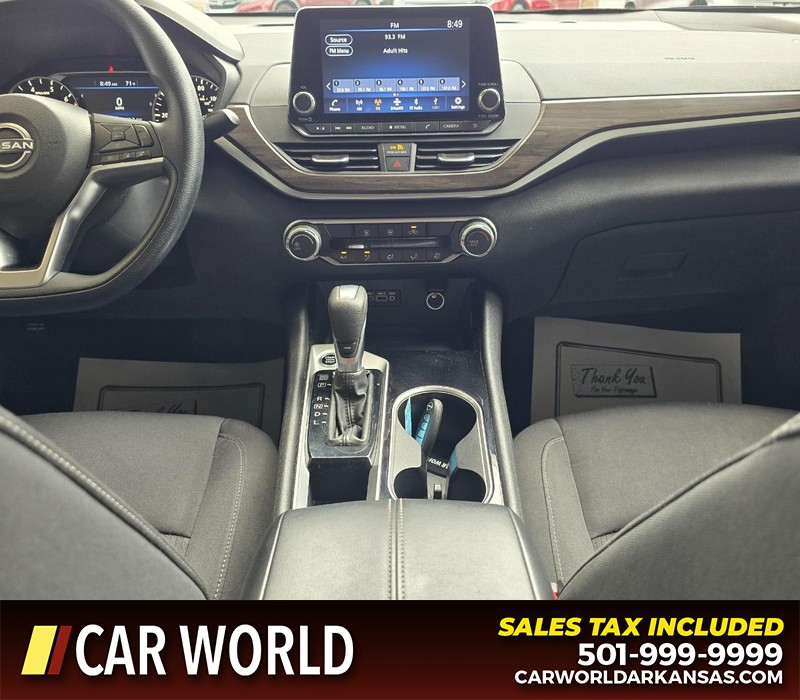 Nissan Altima Vehicle Full-screen Gallery Image 18