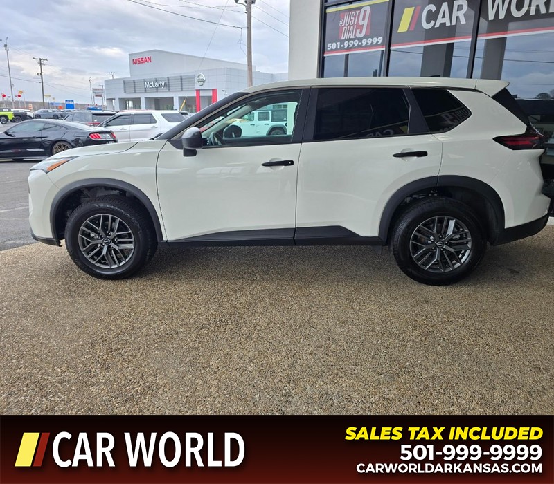 Nissan Rogue Vehicle Full-screen Gallery Image 4