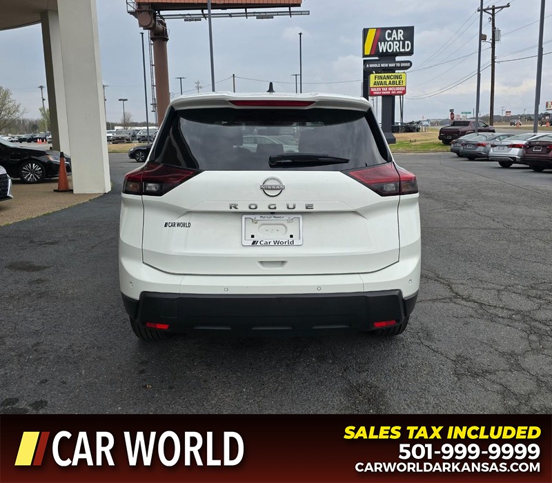 Nissan Rogue Vehicle Full-screen Gallery Image 5