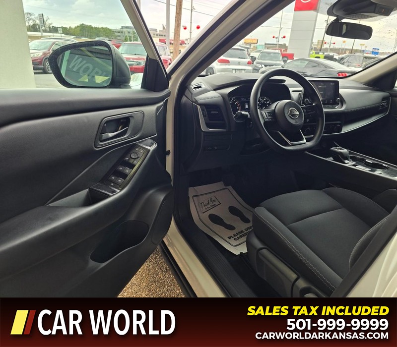 Nissan Rogue Vehicle Full-screen Gallery Image 7