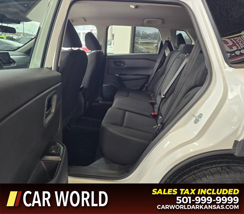 Nissan Rogue Vehicle Full-screen Gallery Image 10