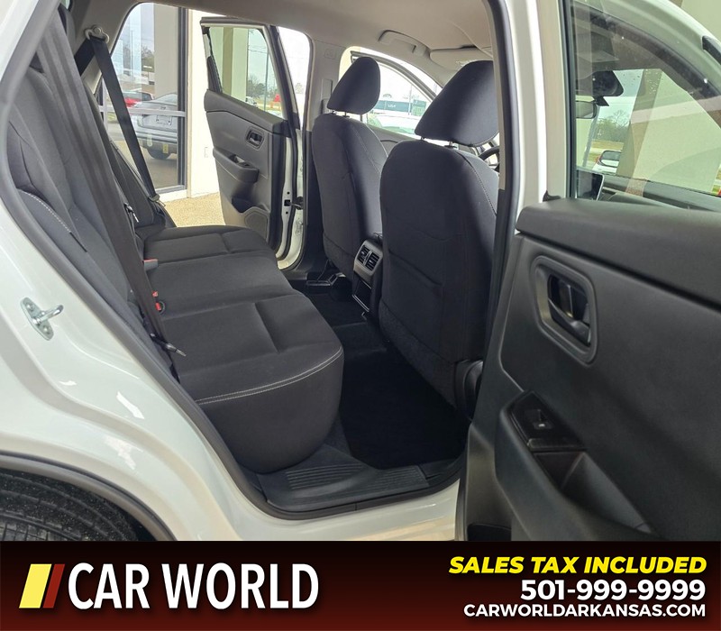 Nissan Rogue Vehicle Full-screen Gallery Image 12