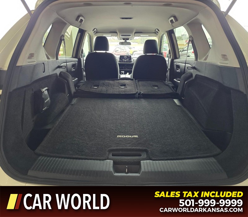 Nissan Rogue Vehicle Full-screen Gallery Image 14