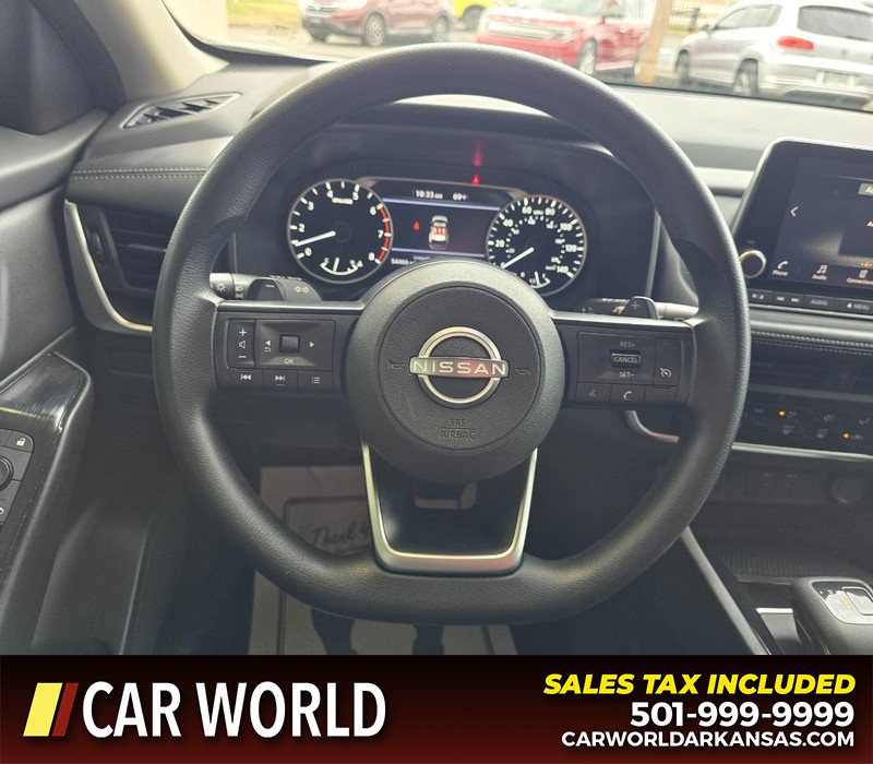 Nissan Rogue Vehicle Full-screen Gallery Image 15