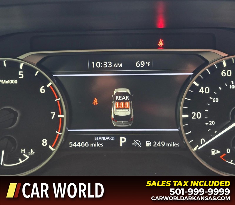 Nissan Rogue Vehicle Full-screen Gallery Image 16