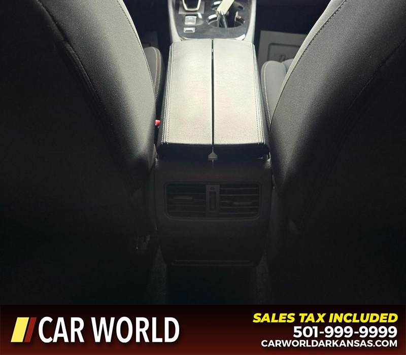 Nissan Rogue Vehicle Full-screen Gallery Image 19