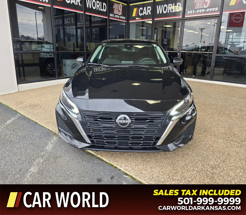 Nissan Altima Vehicle Full-screen Gallery Image 2