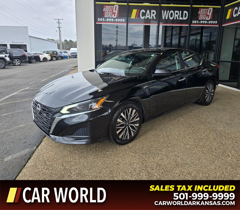 Nissan Altima Vehicle Full-screen Gallery Image 3