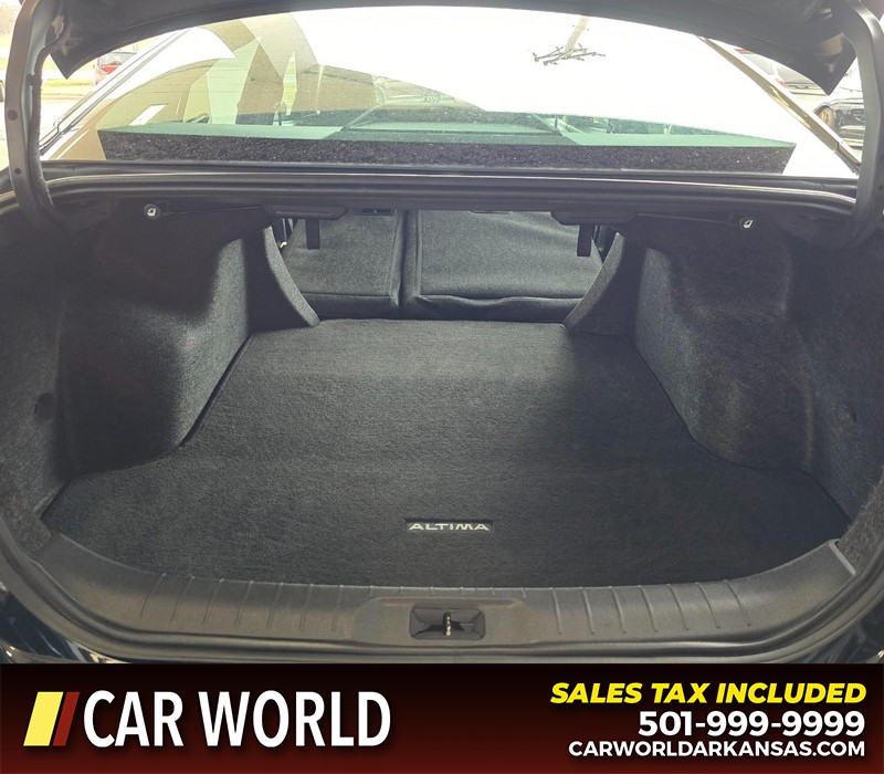 Nissan Altima Vehicle Full-screen Gallery Image 14