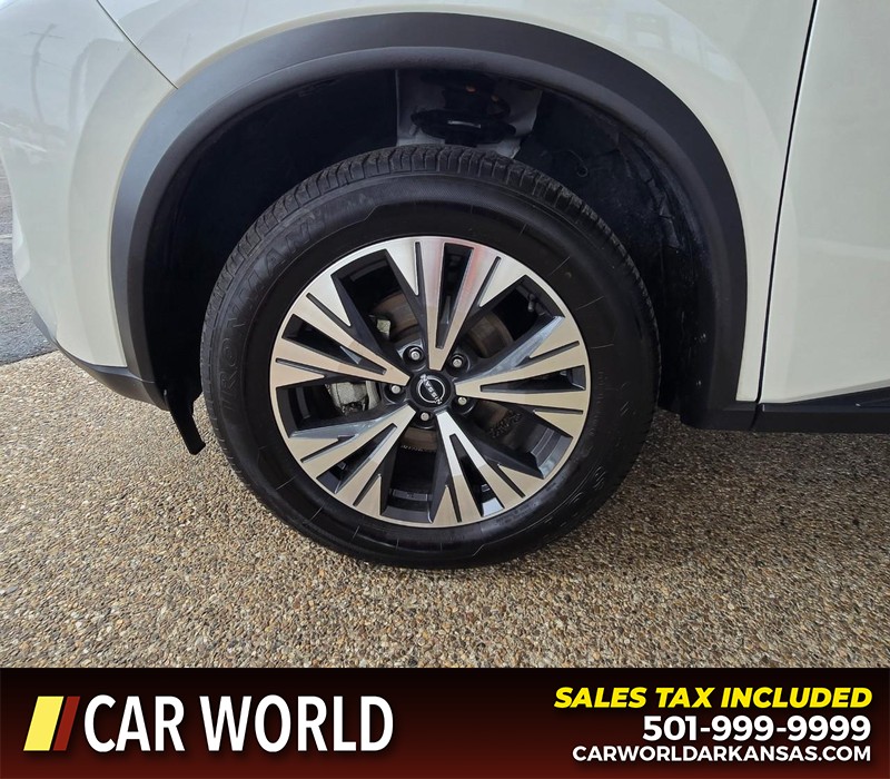 Nissan Rogue Vehicle Full-screen Gallery Image 6