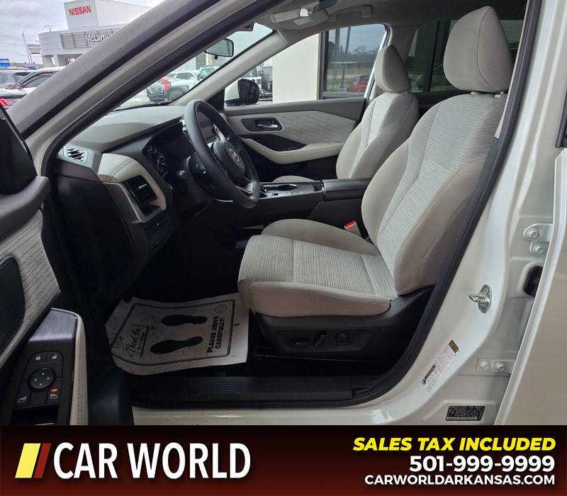 Nissan Rogue Vehicle Full-screen Gallery Image 8