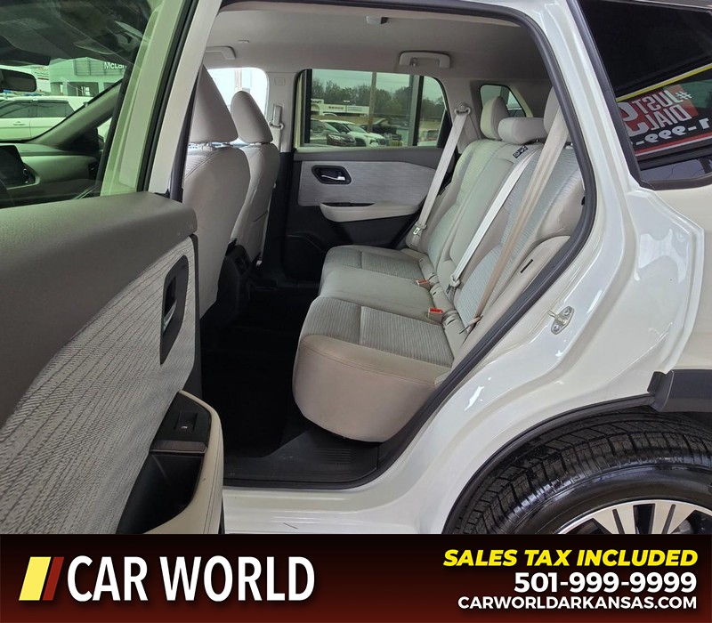 Nissan Rogue Vehicle Full-screen Gallery Image 10