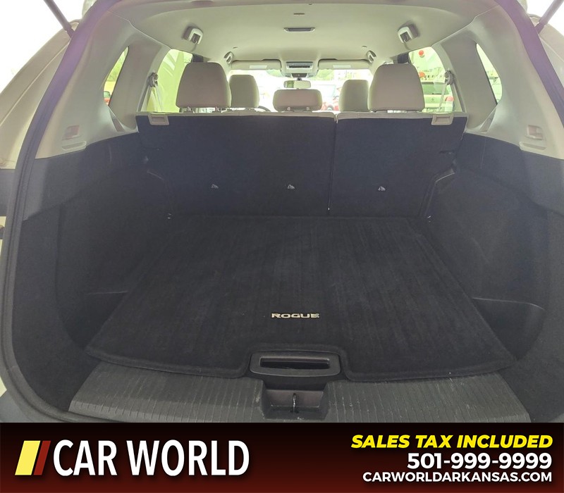 Nissan Rogue Vehicle Full-screen Gallery Image 13