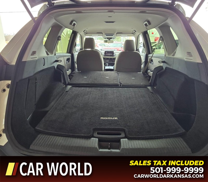 Nissan Rogue Vehicle Full-screen Gallery Image 14