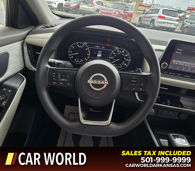 Nissan Rogue Vehicle Full-screen Gallery Image 15