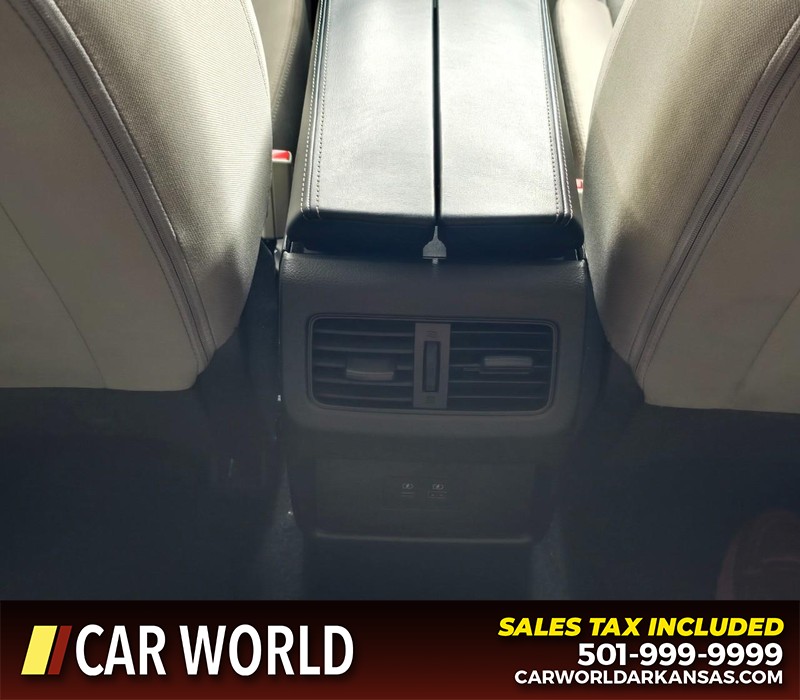 Nissan Rogue Vehicle Full-screen Gallery Image 19