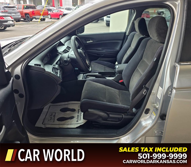 Honda Accord Sedan Vehicle Full-screen Gallery Image 8