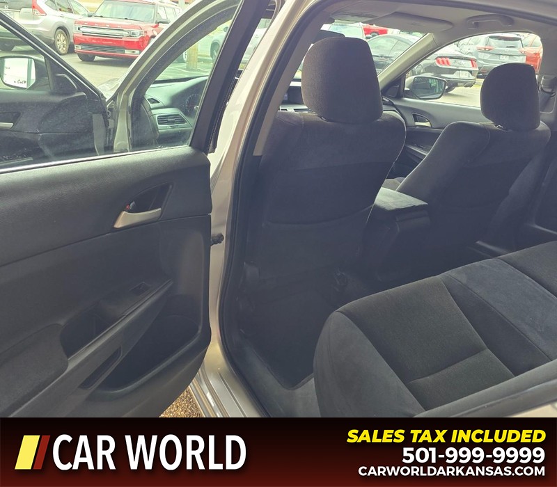 Honda Accord Sedan Vehicle Full-screen Gallery Image 9