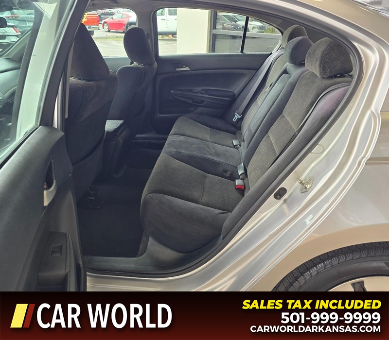 Honda Accord Sedan Vehicle Full-screen Gallery Image 10