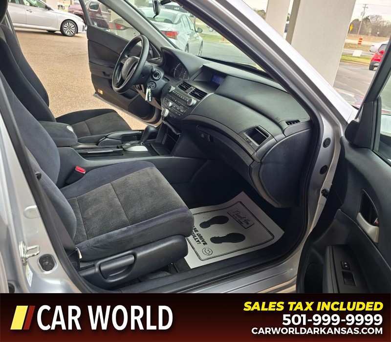 Honda Accord Sedan Vehicle Full-screen Gallery Image 11