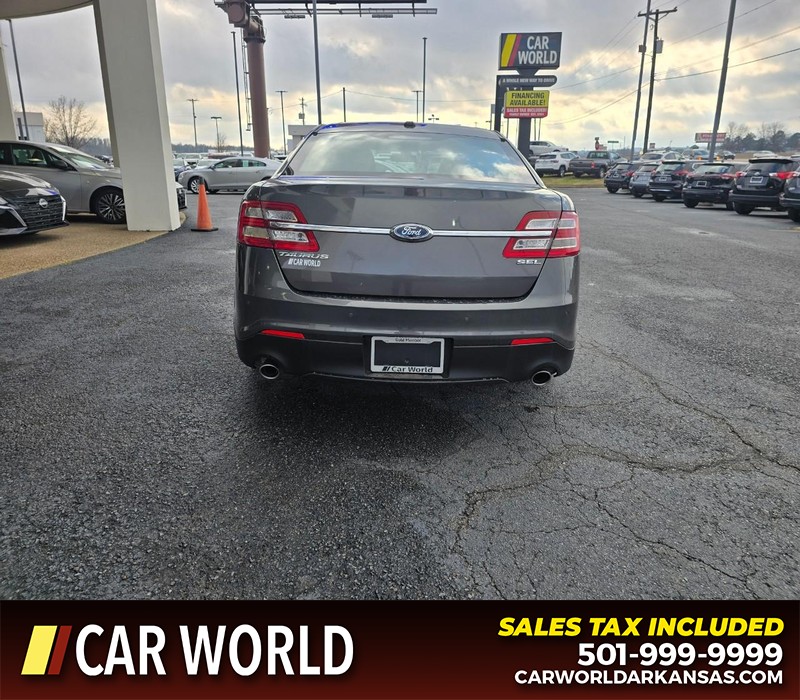 Ford Taurus Vehicle Full-screen Gallery Image 6