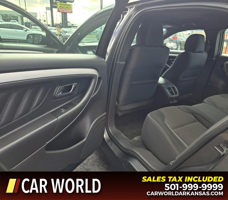 Ford Taurus Vehicle Full-screen Gallery Image 10