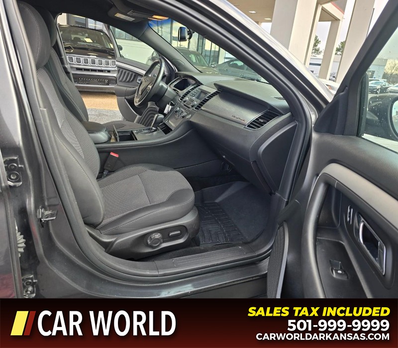 Ford Taurus Vehicle Full-screen Gallery Image 12