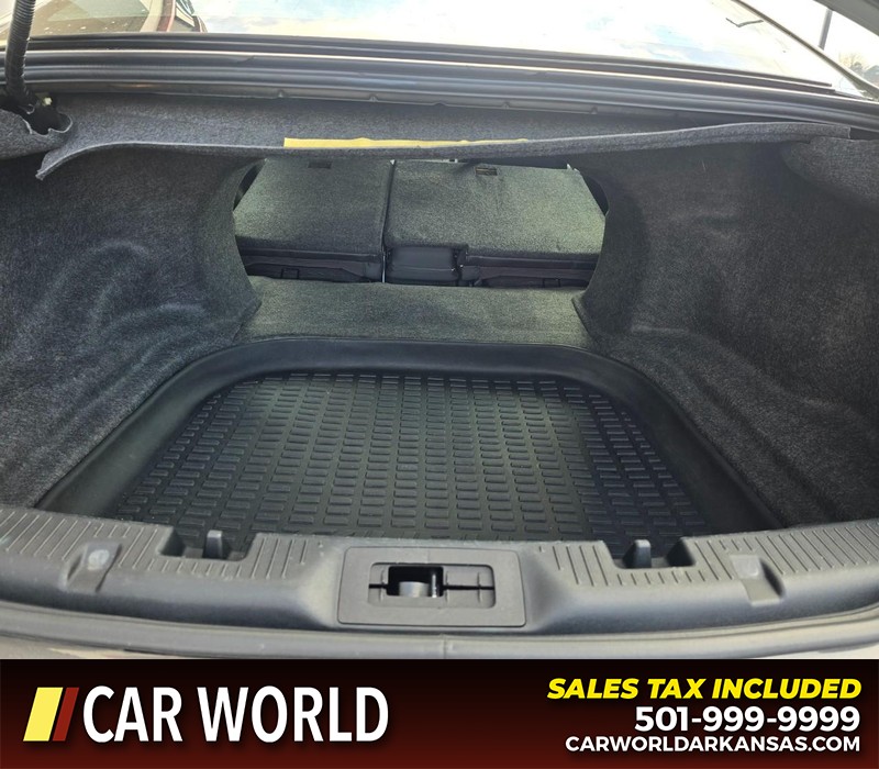 Ford Taurus Vehicle Full-screen Gallery Image 15