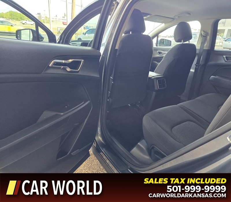 Kia Sportage Vehicle Full-screen Gallery Image 9