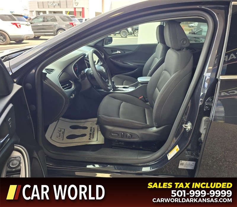 Chevrolet Malibu Vehicle Full-screen Gallery Image 8