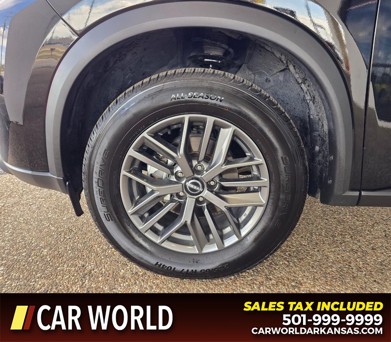 Nissan Rogue Vehicle Full-screen Gallery Image 6