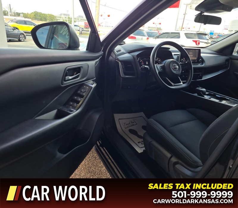 Nissan Rogue Vehicle Full-screen Gallery Image 7