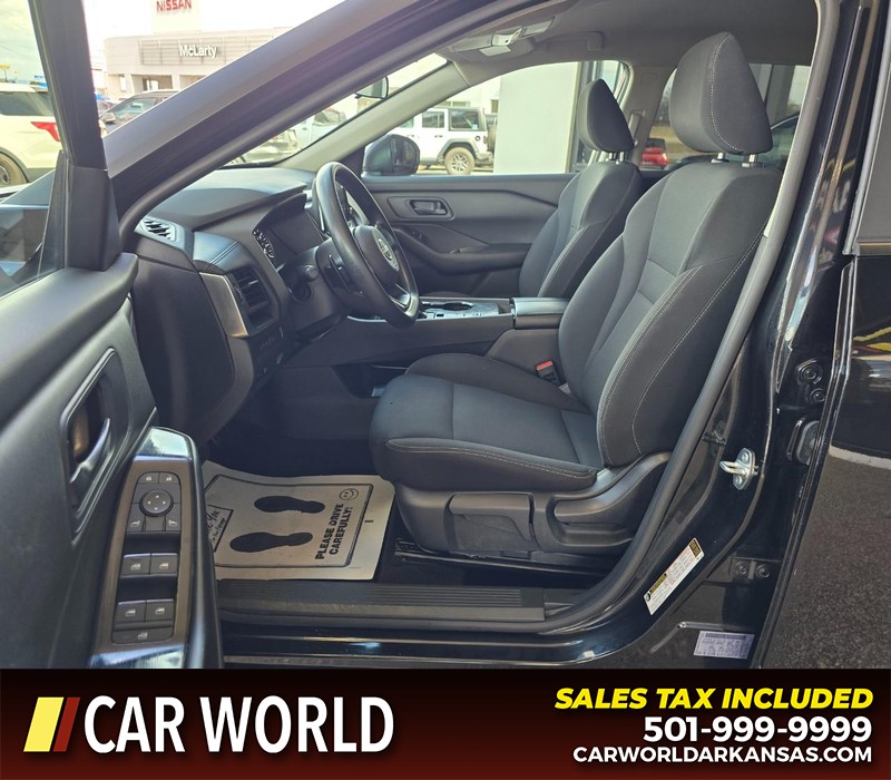 Nissan Rogue Vehicle Full-screen Gallery Image 8