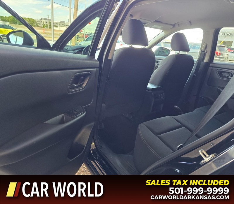 Nissan Rogue Vehicle Full-screen Gallery Image 9