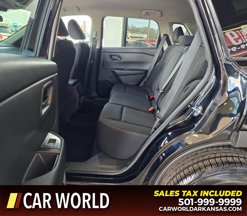 Nissan Rogue Vehicle Full-screen Gallery Image 10