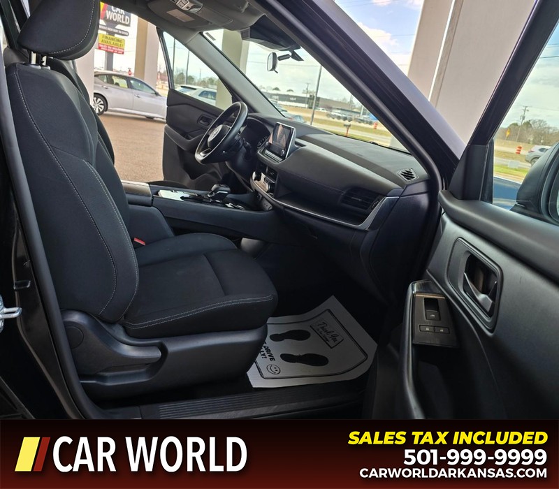 Nissan Rogue Vehicle Full-screen Gallery Image 11