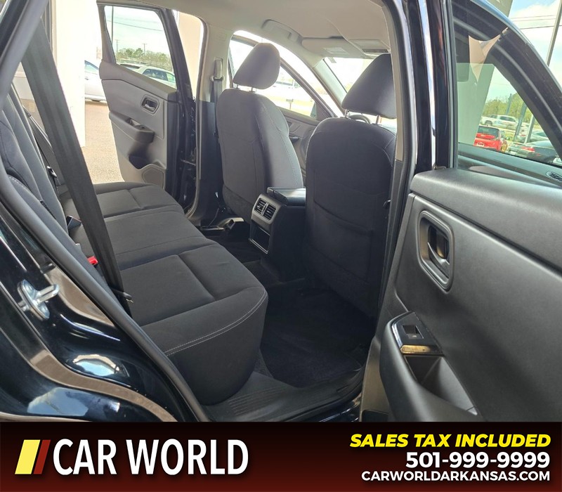 Nissan Rogue Vehicle Full-screen Gallery Image 12