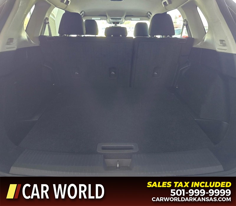 Nissan Rogue Vehicle Full-screen Gallery Image 13