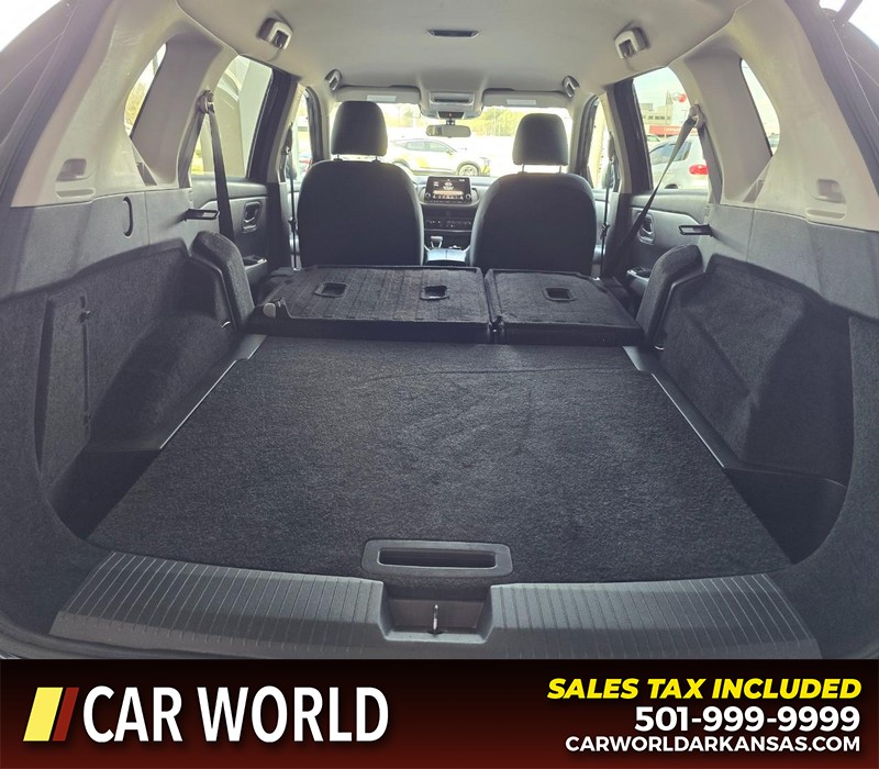 Nissan Rogue Vehicle Full-screen Gallery Image 14