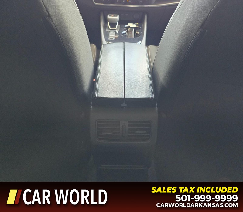 Nissan Rogue Vehicle Full-screen Gallery Image 19