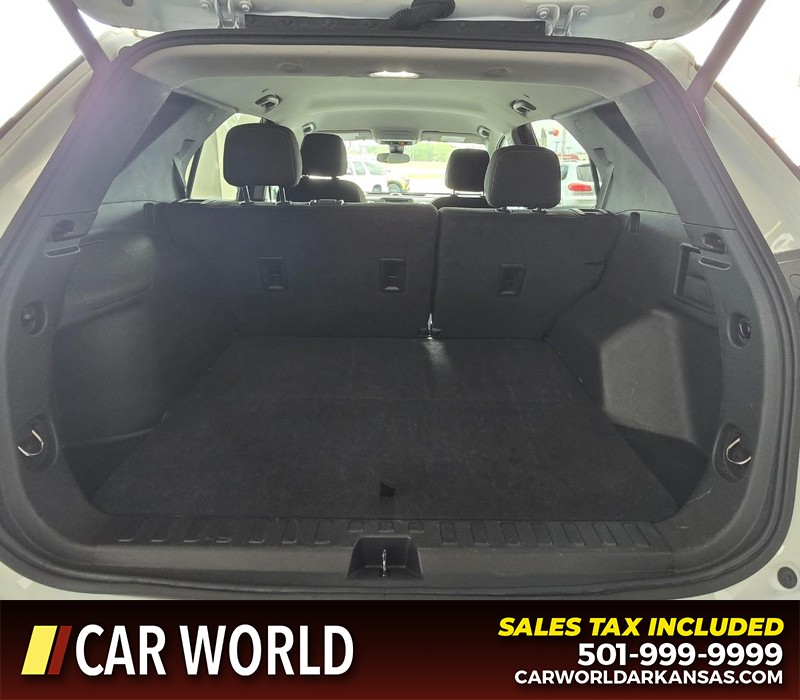 Chevrolet Equinox Vehicle Full-screen Gallery Image 13