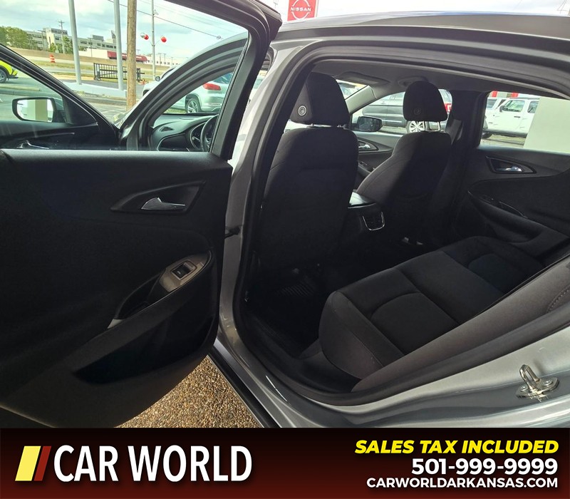 Chevrolet Malibu Vehicle Full-screen Gallery Image 9