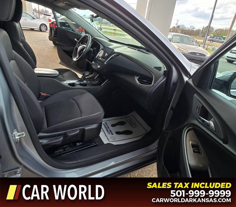 Chevrolet Malibu Vehicle Full-screen Gallery Image 11